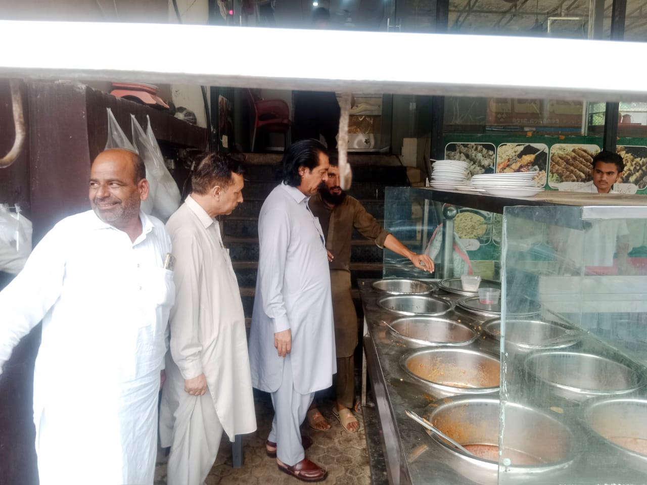 اسسٹنٹ فوڈ سیفٹی آفیسر آصف ریاض کی کاروباری مراکزہوٹلز کی پڑتال